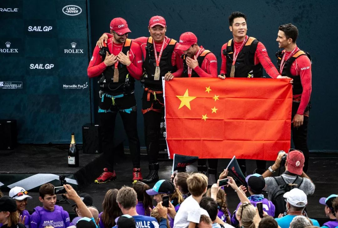 关于比赛中球员们顽强抗争，引领擂台之上的风云的信息