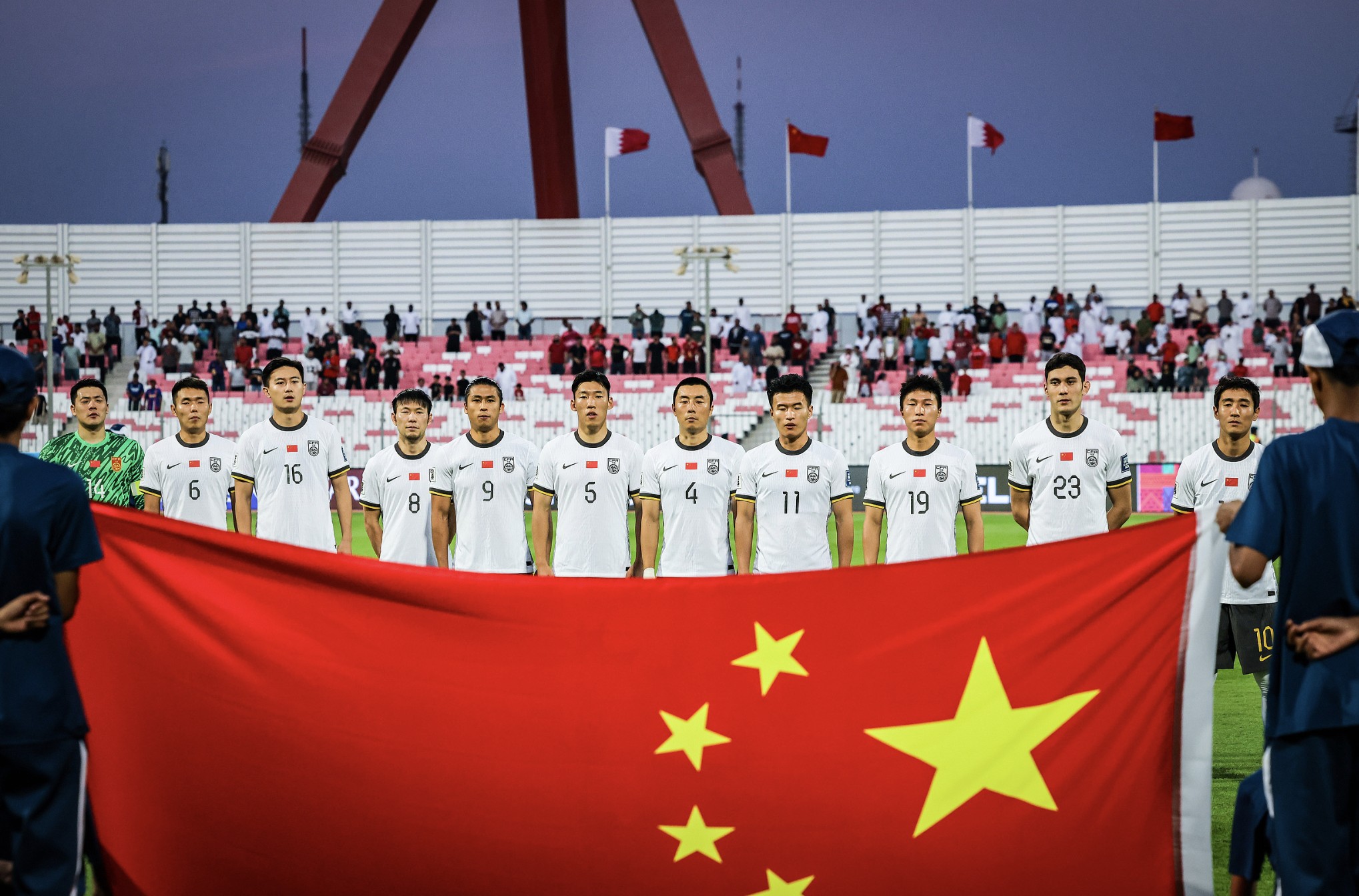 亚洲球队在国际比赛中拼尽全力